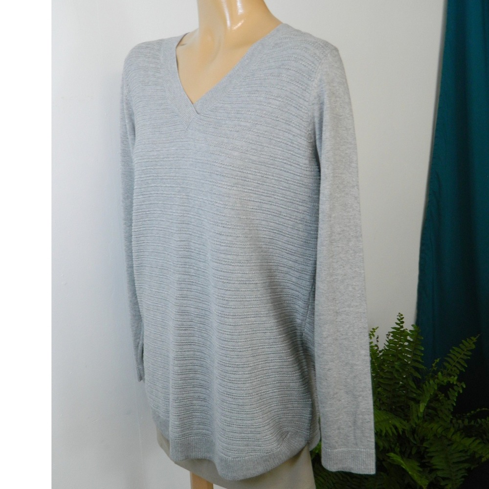 Hilary Radley Sweater Women Med Grey V-Neck Textured Knit Curved Hem Long Sleeve